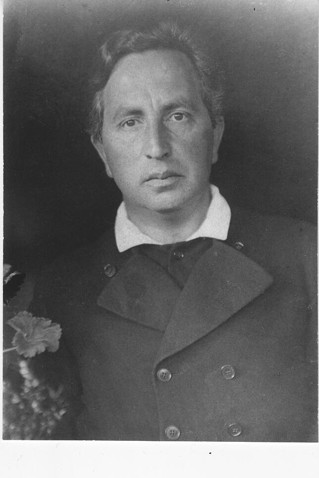Der Musiker Heinrich Kaminski (1886 – 1946) wurde im Tiengener Schloss geboren.
