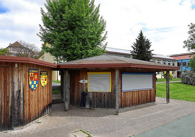 Die Vereinshütte des FC Öhningen soll durch einen Neubau an der gleichen Stelle ersetzt werden. Doch die Schule sieht die Nähe zum Haus ...