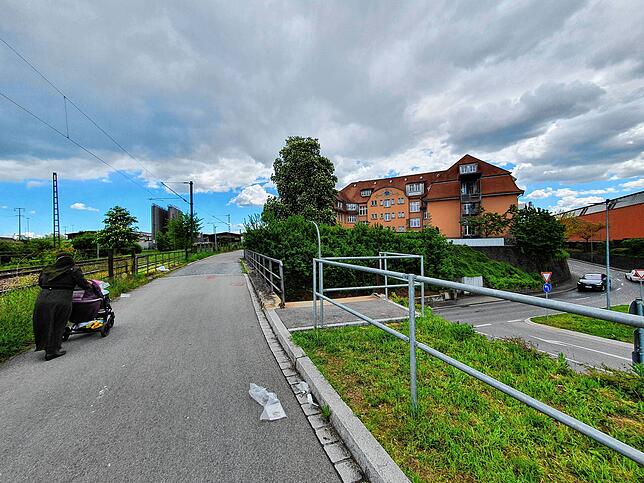 Der Schauplatz der Massenschlägerei vom Mai 2021 in Singen war die Zufahrtsstraße zur Friedrich-Hecker-Straße, dahinter das frühere ...