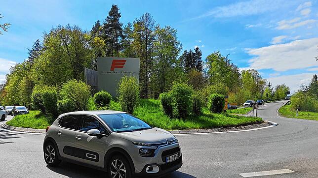 Am Kreisverkehr im Seewald passierte der vermeintliche Unfall am Mittwochabend.