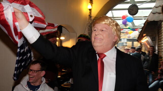 Höhepunkt des Dorfer war unbestritten Donald Trumps Auftritt. Michael Jeckel hatte so richtig Spaß in seiner Rolle und brillierte in ...