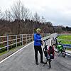 Auch am sanierten Teilabschnitt des Neckarradwegs beim Flugplatz in Schwenningen gibt es ein überdimensioniertes Geländer, damit ja kein ...