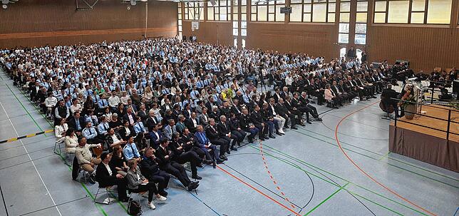 Mehr als 1000 Personen kamen zur Verabschiedung des 45. Studienjahrgangs der Hochschule für Polizei Baden-Württemberg in ...