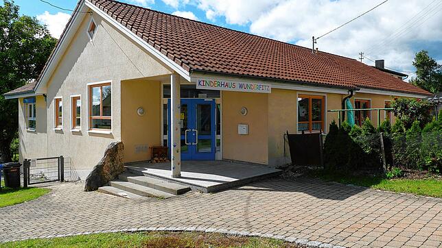 Um die Erweiterung der Kindergärten, den Sinn von Lüftungsanlagen und neue Möbel für eine weitere Gruppe im Kinderhaus Wunderfitz ging ...