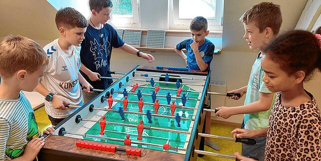 Auch Hortplätze sind in Konstanz sehr begehrt. Hier spielen Timo, Armin, Leo, Erman, Valentin und Evelina im Kinderhaus am Salzberg ...