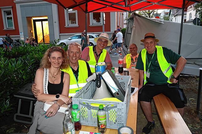 Bild 13: Die Massen strömen zum großen Flohmarkt. Hier gibt‘s die Fotos aus Konstanz