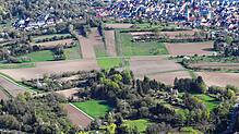 Teile des Hafners von oben im April 2025. In dem neuen Stadtteil, der hier entstehen soll, laufen die Planungen für mehrere ...