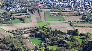 Teile des Hafners von oben im April 2025. In dem neuen Stadtteil, der hier entstehen soll, laufen die Planungen für mehrere ...