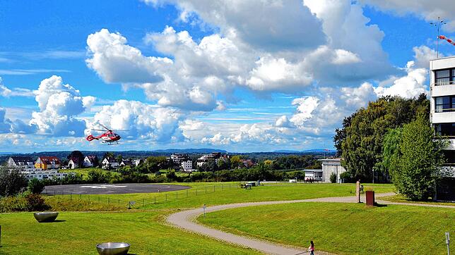 Der Rettungshubschrauber &bdquo;Christoph 45&ldquo; soll am Klinikum Friedrichshafen stationiert bleiben, fordert nicht nur der Medizin ...