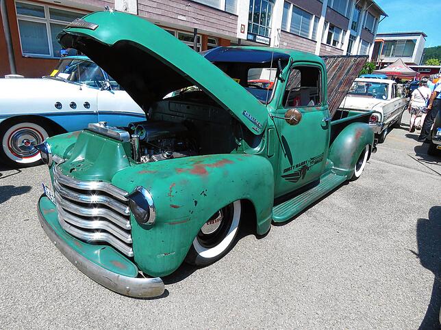 Bild 11: Chrom, Glitzer und dröhnende Motoren beim zwölften American-Cars- Treffen