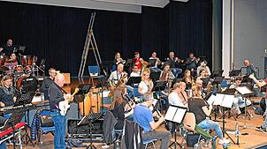 Schon eine Woche vor dem Frühjahrskonzert hat sich das Blasorchester Unterlauchringen in der Gemeindehalle Unterlauchringen ...