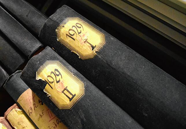 Bild 12: Zeitungsbände aus mehr als 200 Jahren: Eindrücke aus dem Stockacher Stadtarchiv