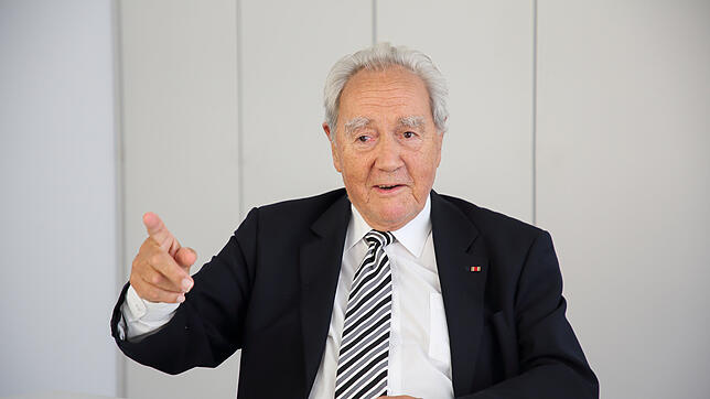 Gerd Springe, wie man ihn kennt: Nach 20 Jahren als Vorstandsvorsitzender des Singener Standortmarketing-Vereins Singen aktiv gibt er ...