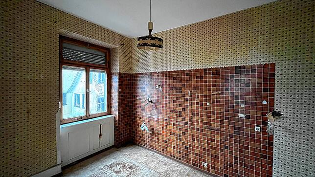 (Archivbild) Die Zimmer des Adlers stehen leer. Lediglich die Lampen hingen Ende Oktober noch an der Decke.
