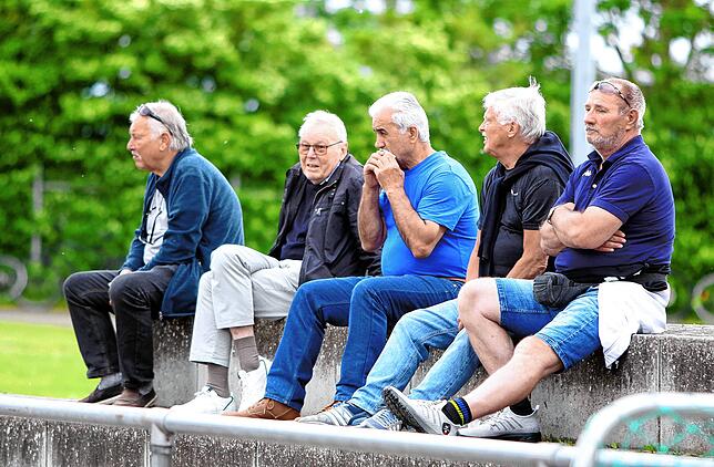 Bild 8: Souveräner 6:1-Erfolg des Tabellenführers FC RW Salem. Wir haben die besten Bilder!