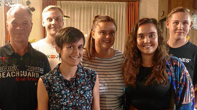 Viele junge Gesichter in der neugewählten Vorstandschaft des Musikvereins Frohnstetten. Einige davon sind (von links): Vorsitzender ...