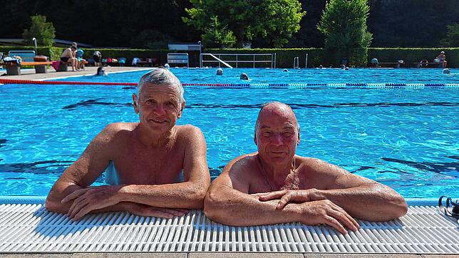 Sie schwimmen ihr Leben lang gerne: Die beiden Pfullendorfer Claus Willms (links) und Wolfgang Bosch, die schon seit dem Kindergarten ...