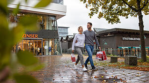 Einkaufen, genießen und dabei entspannt parken – im Oktober gibt es in VS die erste Stunde gratis.