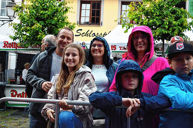 Bild 11: Die Fäaschtbänkler machen den Schlossplatz zum Partyplaneten – Teil 1