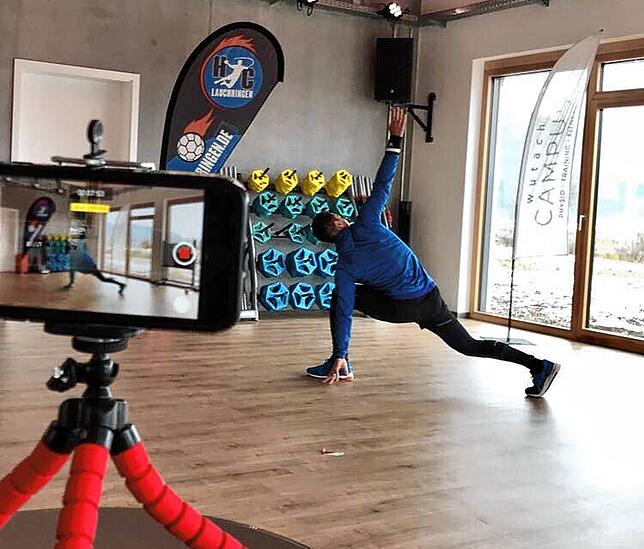 Videotraining während Corona beim HC Lauchringen: Hier mit Leichtathletiktrainer Frank Keller vom LC Waldshut-Tiengen.