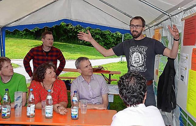 Dietmar Gutermann, Ralf Waldenmayer, Johanna Bischofberger, Benno Sandkühler, Jan Münzer und Uwe Achilles (von links) diskutierten mit.
