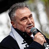 Claus Weselsky, Bundesvorsitzender der Gewerkschaft Deutscher Lokomotivführer (GDL), hat den Betrieb der Bahn schon mehr als einmal ...