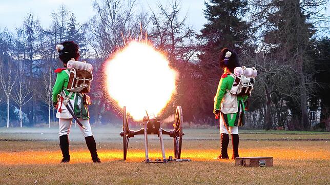 Am Neujahrsmorgen um 8 Uhr kracht es in Villingen traditionell zwölf Mal. Für jeden Monat des Jahres ein Salutschuss.
