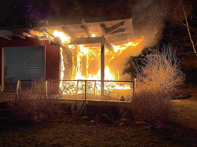 Beim einem Brand auf der Terrasse eines Einfamilienhauses in Arlesheim wurde niemand verletzt.