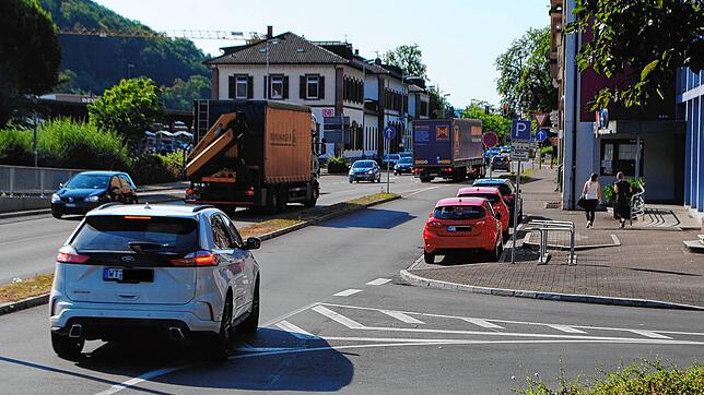 Während der vierwöchigen Pilotphase wird es nicht möglich sein, von der Poststraße (rechts) und der Rampe der Kolpingbrücke auf die ...