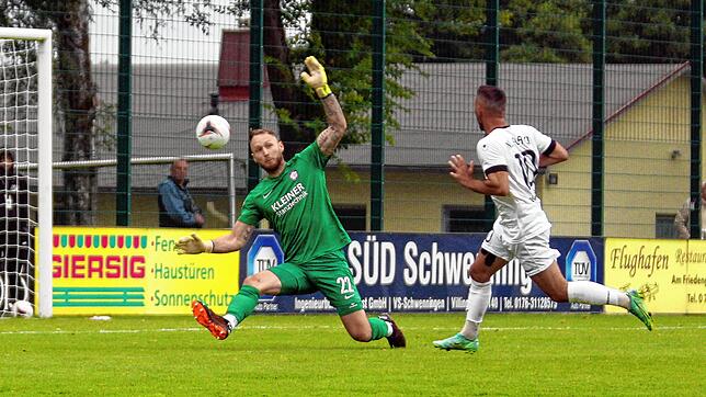 Nedzad Plavci (FC Villingen) auf dem Weg zum 3:1.