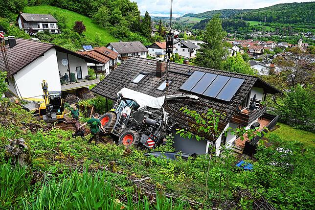 Bild 8: Bergung des Feldhäckslers- Hier sind die Bilder