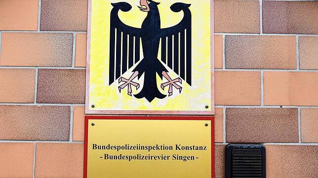 Beamte der Bundespolizei in Singen greifen bei ihren Kontrollen immer wieder Menschen auf, die per Haftbefehl gesucht werden.