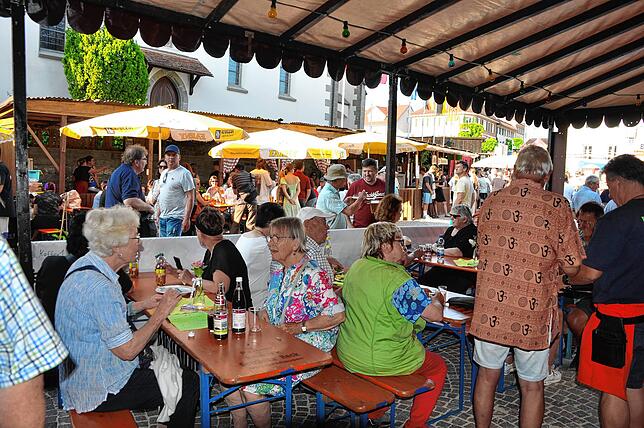 Bild 3: Sonnenstrahlen und Feststimmung in Markdorf