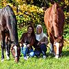 Rufen zu Spenden für die Reitschule auf: Tamara (links) und Sabrina Benz, Jugendwartinnen des Reit- und Fahrvereins.