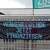 Ein Transparent der Gewerkschaft, aufgehängt während des Streiks Anfang Februar in Konstanz, fordert die Verkehrswende &ndash; für die ...