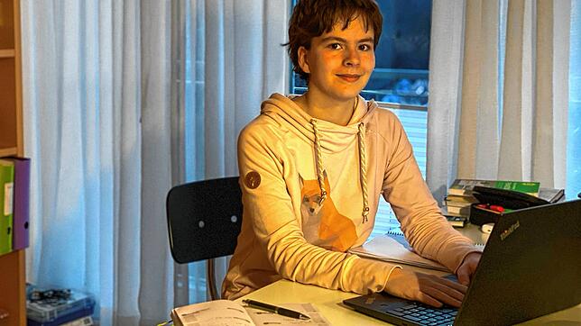 Katharina Hattler aus der 10b des Zinzendorfgymnasiums vermisst die Schule schon. Auf der Website der Zinzendorfschulen schreibt sie ...