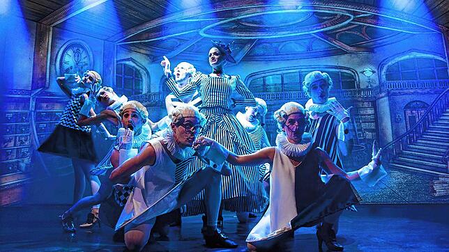 Das Musical Tommy Tailors Traumfabrik wird im Gloria gespielt. Jetzt gibt es dort vor Ort Testmöglichkeiten für Geimpfte und Genesene.