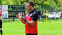 Applaus von Interimstrainer Markus Mecking: Der SV Deggenhausertal hat den Klassenerhalt perfekt gemacht und spielt auch in der ...