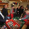 Besuch in der Überlinger Tafel (von links): Oberbürgermeister Jan Zeitler, Jörg Bohm, Fred Frank (Tafel), Robert Dreher, Oswald Burger, ...