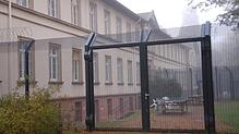 Die Forensik im Zentrum für Psychiatrie ist eine Mischung aus Krankenhaus und Gefängnis.