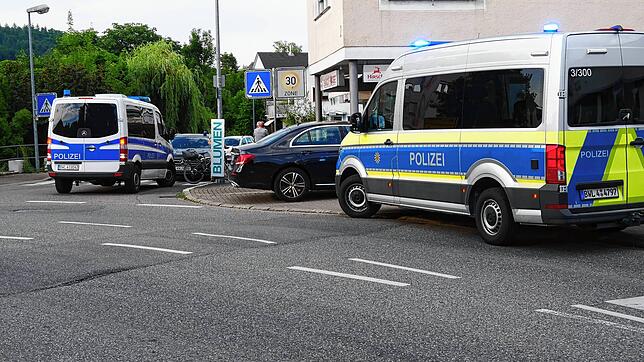 Ein größerer Polizeieinsatz sorgte am Mittwochabend für Aufsehen in Gottmadingen. Augenzeugen zufolge wurde dabei ein Mann in ...