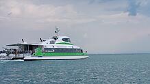 Der Katamaran, aufgenommen im Sommer 2022 (Archivbild). Auf dem Katamaran &bdquo;Fridolin&ldquo; ist es während der Überfahrt von ...