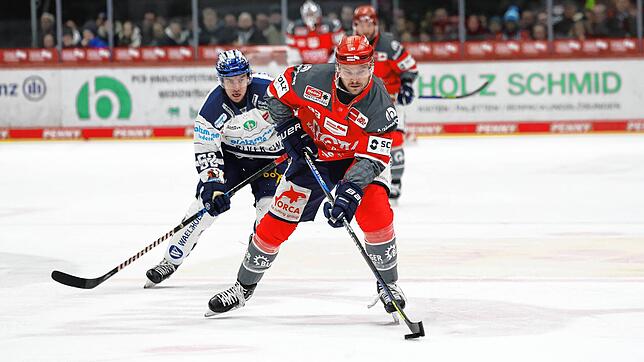 Sebastian Uvira (vorne) musste aufgrund seiner Sperre bereits in Augsburg zuschauen und kann auch gegen Ingolstadt nicht auflaufen.