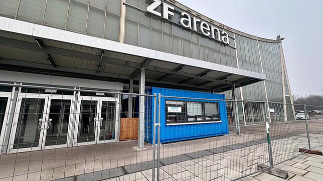 Seit 2020 ist die ZF-Arena in Friedrichshafen für die Nutzung gesperrt. Jetzt ist klar: Das Bauwerk kann abgerissen werden.