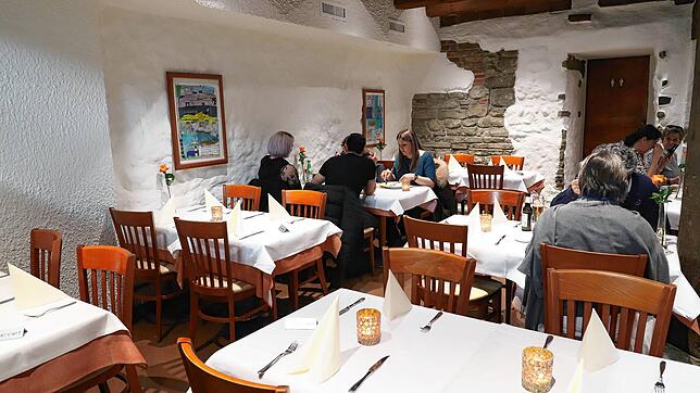 Speisegaststätten in Konstanz, hier die Pizzeria Don Alfredo in der Altstadt, müssen ab sofort einen Mindestabstand zwischen den Tischen ...