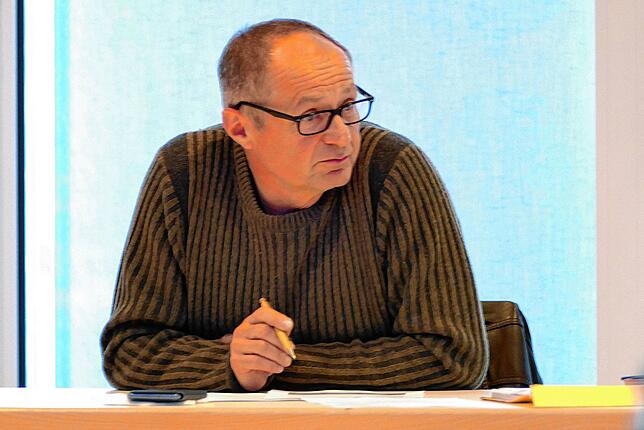 Gemeinderat Egon Hafner merkt an, dass der Standort für den Mast nahe beim Thalheimer Campingplatz und beim Naturbad sei.