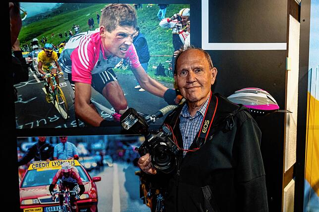 Jan Ullrichs fotografischer Wegbegleiter, Hennes Roth aus Köln, ist mit vielen Bildern in der Ausstellung vertreten.