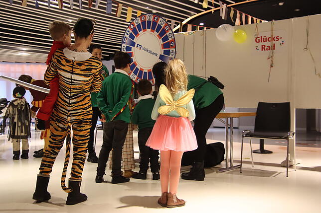 Bild 4: Die besten Fotos vom Hanselegruppe Kinderball: Ein magischer Abend für Kinder!