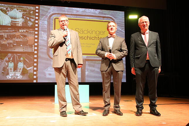 Mit Spannung: Gastgeber der Bad Säckinger Stadtgeschichten waren (von links): Bürgermeister Alexander Guhl, Jörg-Peter Rau, Mitglied der ...