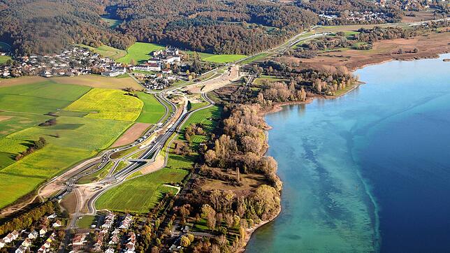 (Archivbild) Eine 27-Jährige war mit ihrem Fahrzeug mit über zwei Promille auf der B33 unterwegs.